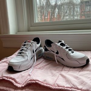 Nike Air Max Excee Women’s Sneakers - Great Condition/Like New!